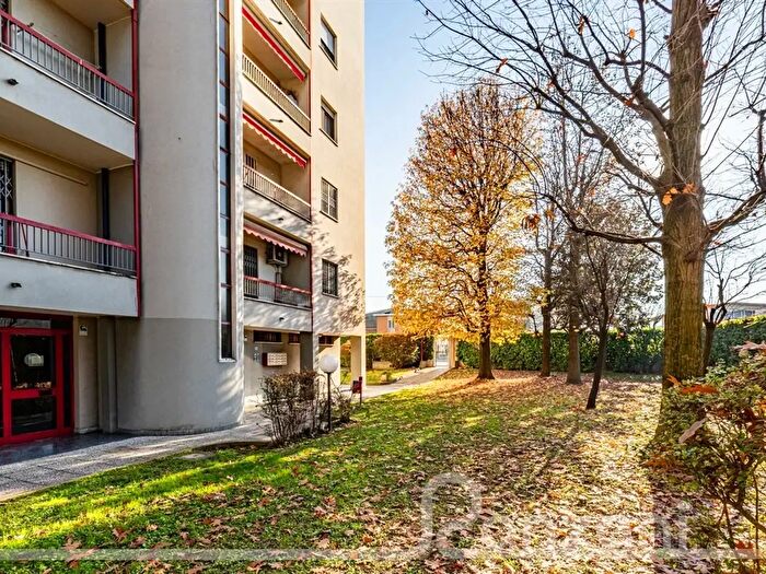 Appartamento trilocale in vendita in Via Treves, Trezzano Sul Naviglio