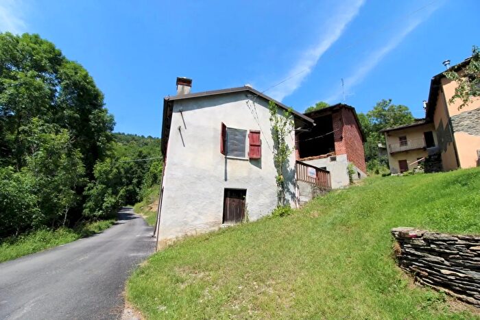 Casa trilocale in vendita in Borgata Agliasco Raina, Paesana