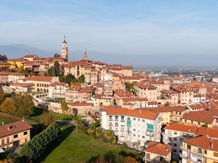 Appartamento quadrilocale in affitto in Via Giambattista Bodoni, Centro, Saluzzo