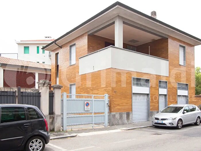 Casa con 5 locali in vendita in Via Vittorio Veneto, Cormano