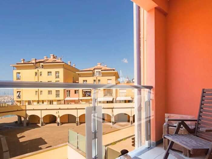 Appartamento con 5 locali in vendita in Via Luigi Cibrario, Genova