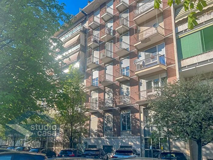 Appartamento con 5 locali in vendita in Viale Novembre, Lodi