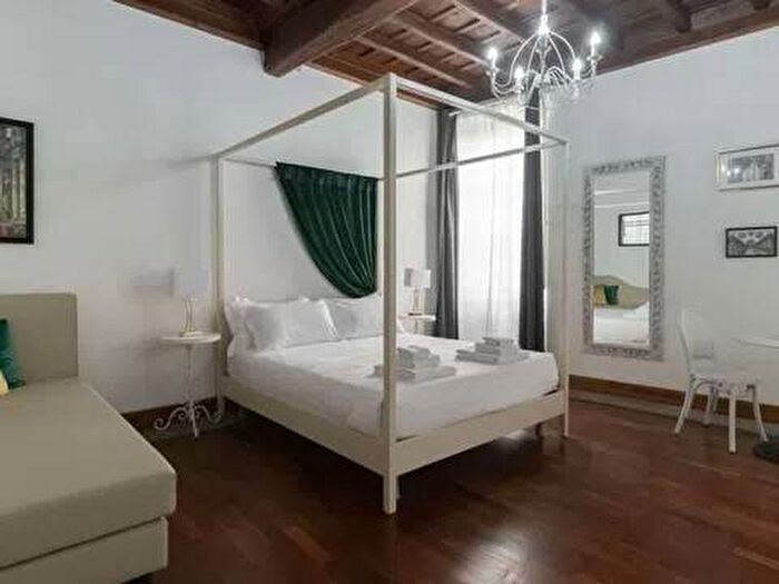 Appartamento bilocale in affitto in Via Dei Cappuccini, Barberini, Roma
