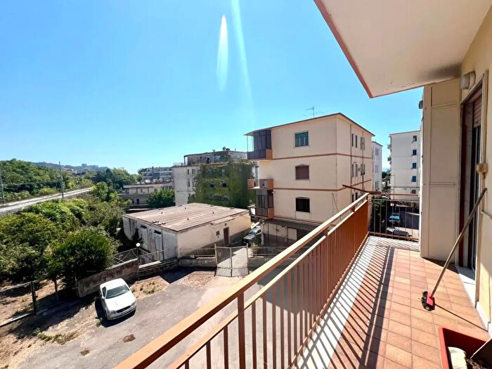 Appartamento trilocale in affitto in Via Celle, Pozzuoli