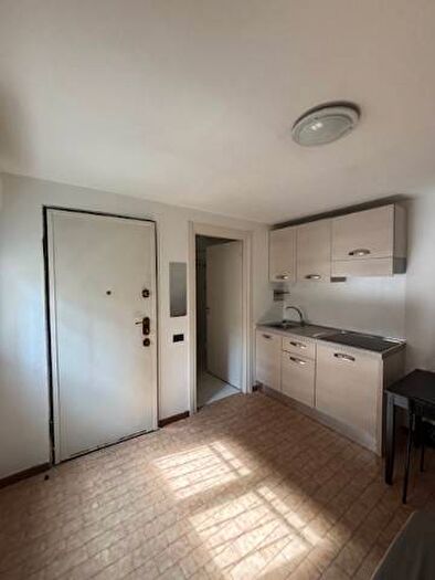 Appartamento monolocale in affitto in Via Simone Martini, Famagosta, Milano