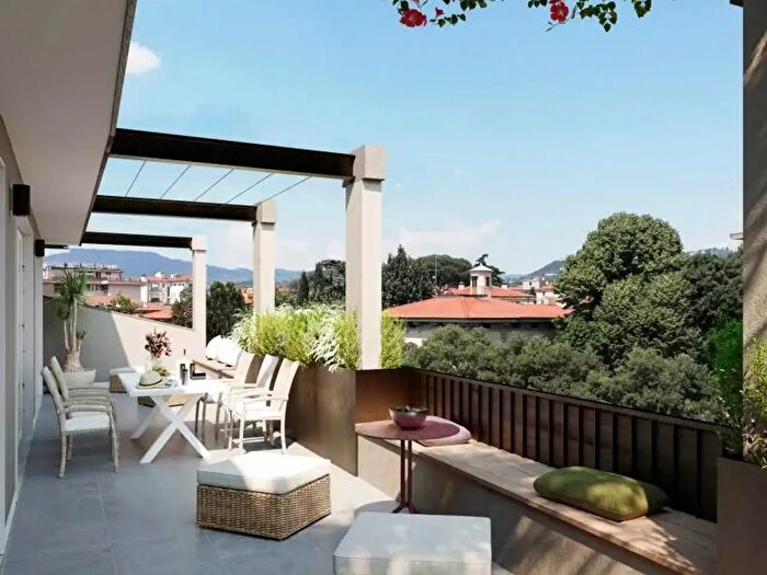 Appartamento con 6 locali in vendita in Firenze