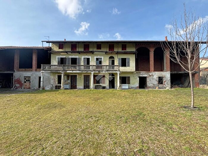 Casa con 7 locali in vendita in Via Ivrea, Borgomasino