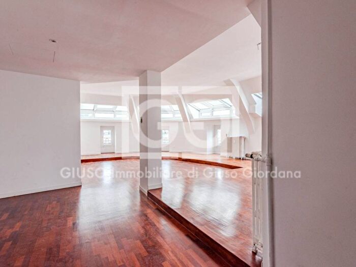 Appartamento trilocale in affitto in Via Larga, Duomo, Milano