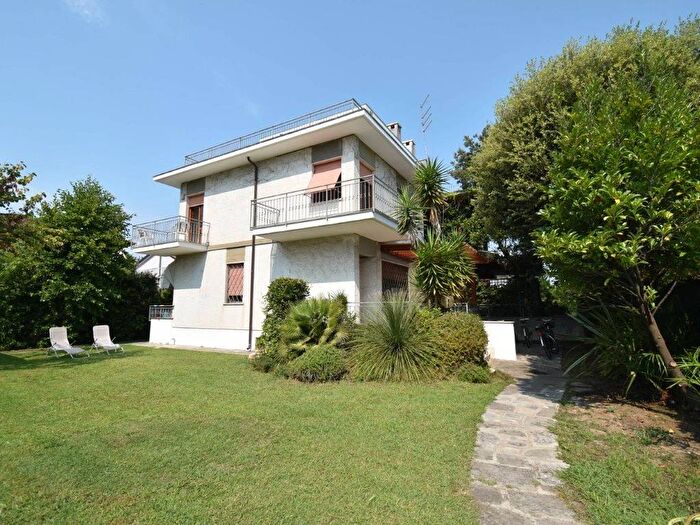 Casa con 6 locali in affitto in Via del Paradiso, Centro, Forte dei Marmi