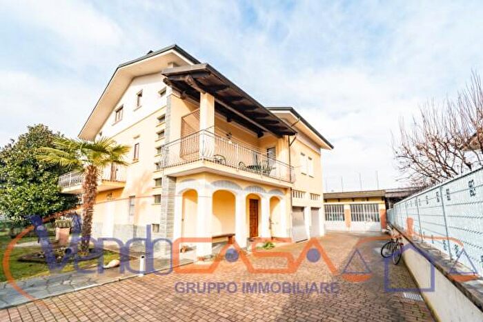 Casa con 6 locali in vendita in Via Sebastiano Appendino, Carde