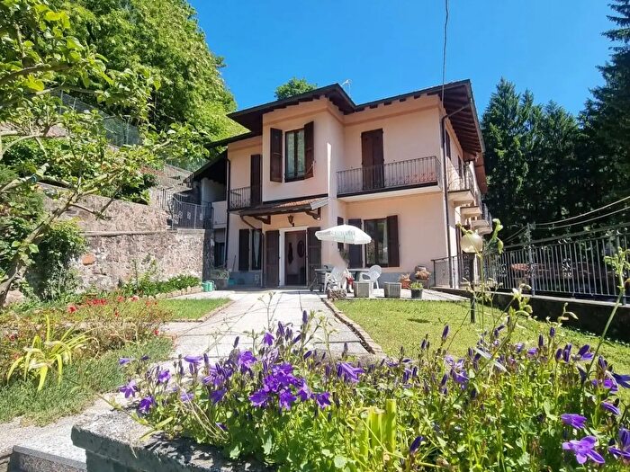 Casa quadrilocale in vendita in Via O Gariboldi, Valganna