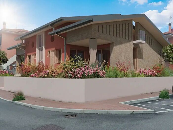 Casa quadrilocale in vendita in San Costanzo