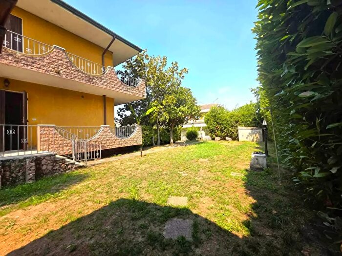 Casa con 6 locali in vendita in Montignoso