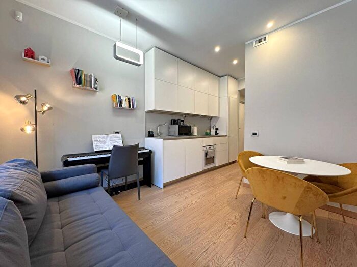 Appartamento bilocale in affitto in Via Sandro Sandri, Turati, Milano