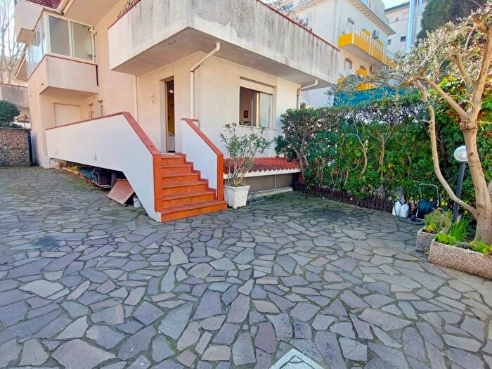 Casa quadrilocale in affitto in Viale Ugo Bassi, Abissinia, Riccione