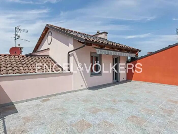 Appartamento quadrilocale in vendita in Via Novembre, Alba