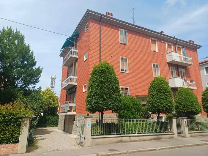 Appartamento trilocale in affitto in Via Signorelli, Bologna