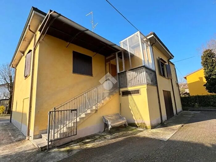 Casa quadrilocale in vendita in Viale Antonio Gramsci, Mirandola