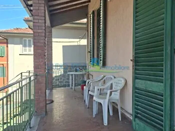 Appartamento con 6 locali in vendita in Via Ugo Bassi, Montecatini Terme