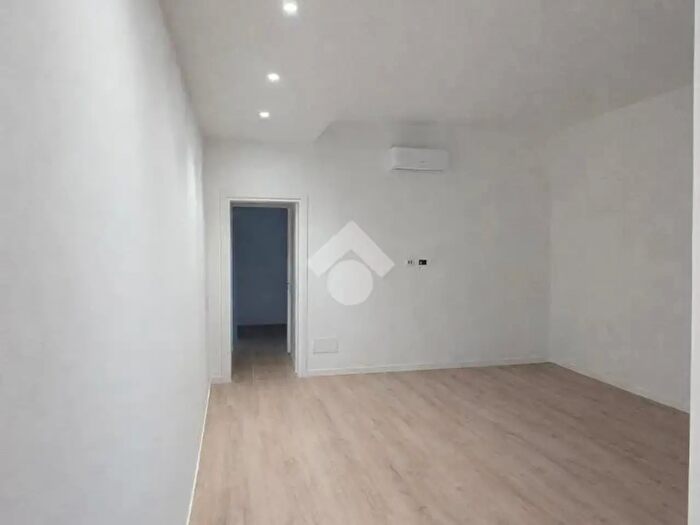 Appartamento trilocale in vendita in Via Bellinzona, Como