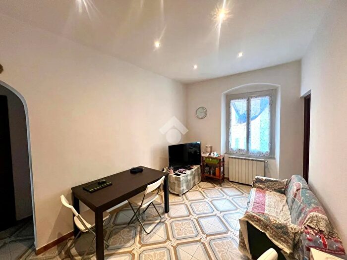 Appartamento trilocale in vendita in Via Carnia, Genova