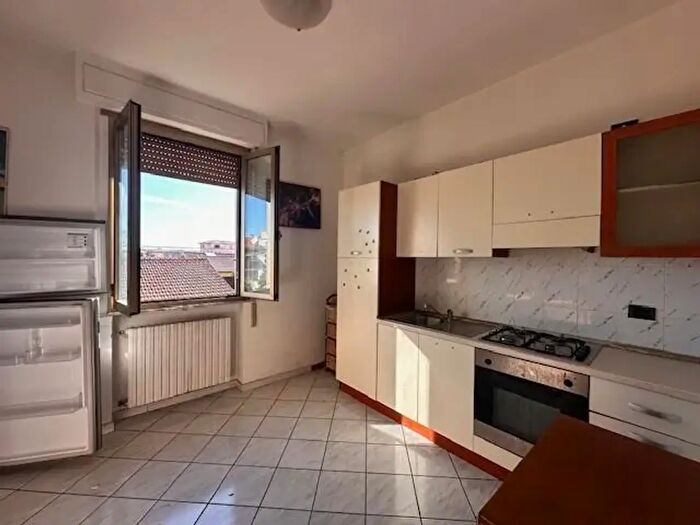 Appartamento trilocale in vendita in Ia Alcide De Gasperi, Cascina