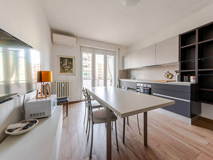 Appartamento quadrilocale in affitto in Via Alcuino, Sempione, Milano