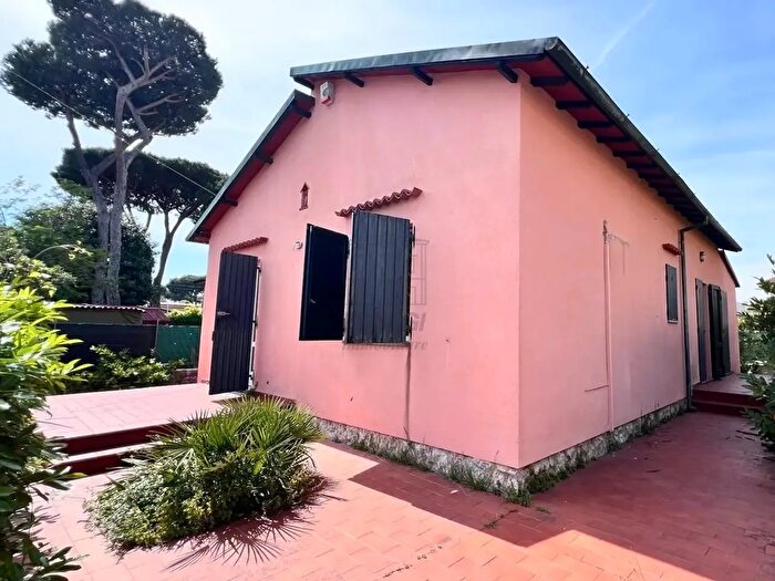 Casa con 5 locali in vendita in Via del Fortino, Camaiore