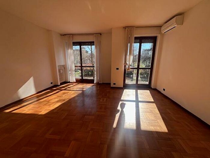 Appartamento trilocale in affitto in Viale Lazio, Porta Romana Medaglie d'Oro, Milano