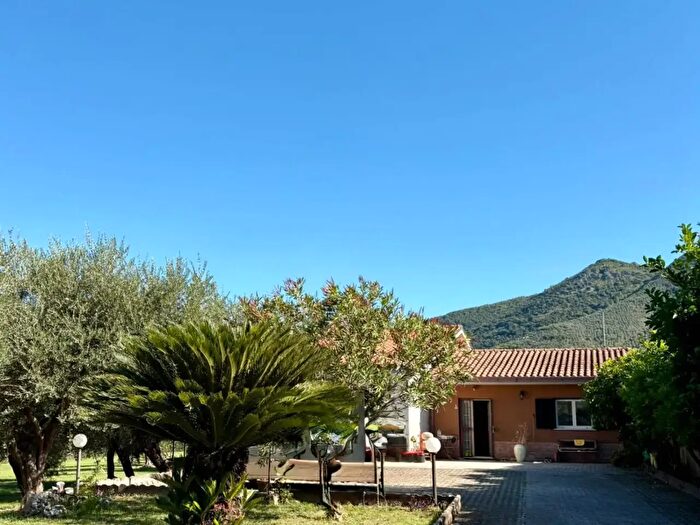 Casa con 7 locali in vendita in Via Oliveto Snc, Sant'Elia Fiumerapido