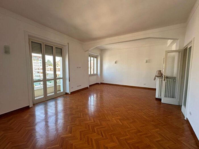 Appartamento con 6 locali in affitto in Parioli, Roma