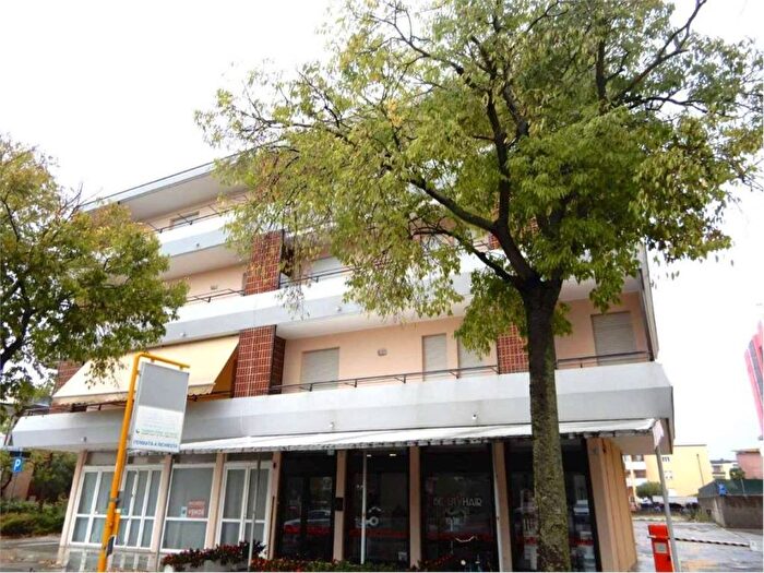 Appartamento quadrilocale in affitto in via vespucci, Centro, Grado