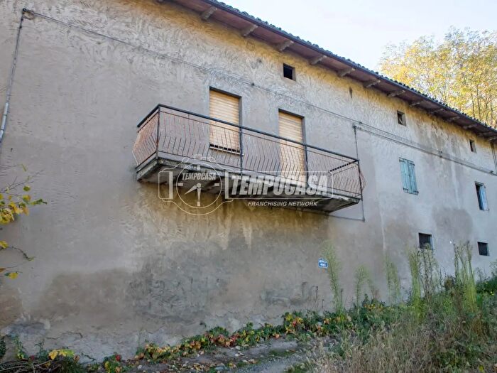 Casa con 10 locali in vendita in Strada Provinciale, Guiglia