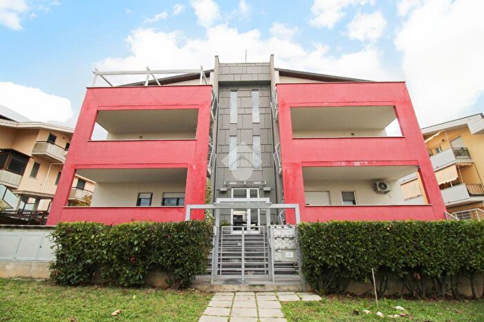 Appartamento trilocale in vendita in Via della Sorgente, Citta SantAngelo