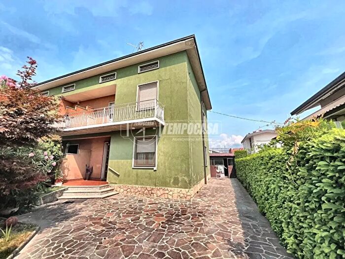 Casa trilocale in vendita in Via Enrico Frizzoni, Treviolo