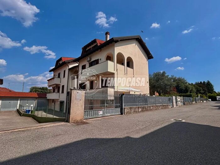 Appartamento quadrilocale in vendita in Via Legnano, Arconate