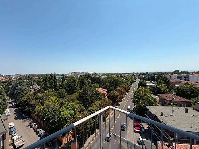Appartamento con 6 locali in vendita in AdZe Via Fregni, Modena
