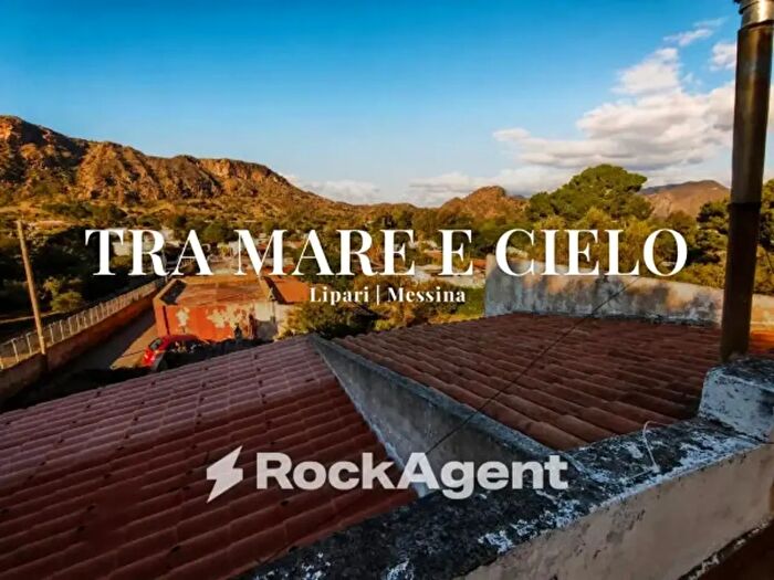 Appartamento quadrilocale in vendita in Via Porto, Lipari