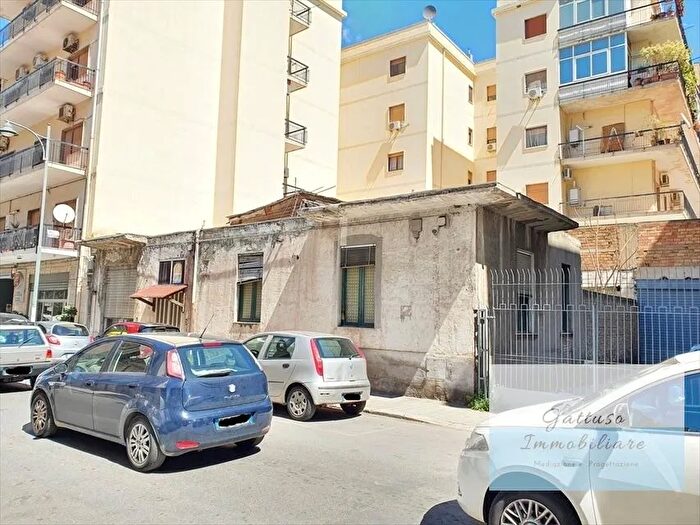 Casa quadrilocale in vendita in Via Sbarre Centrali, Reggio Calabria