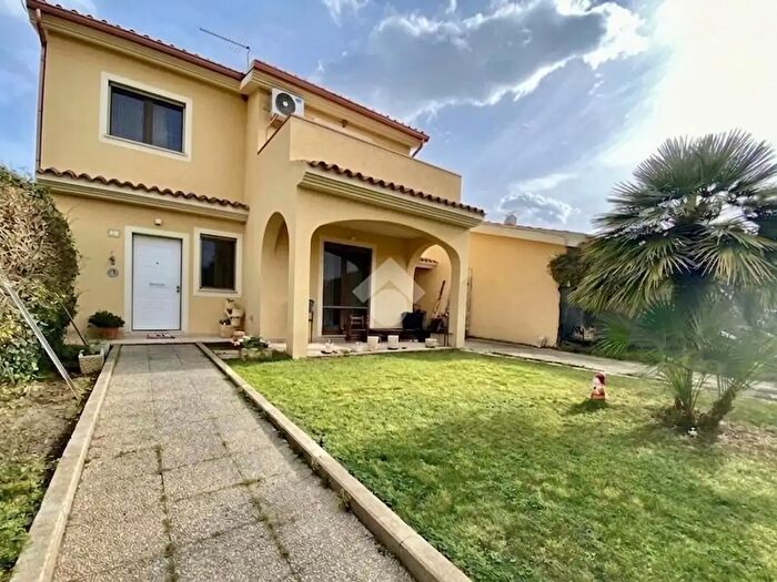 Casa con 7 locali in vendita in Via Serpentara, Capoterra