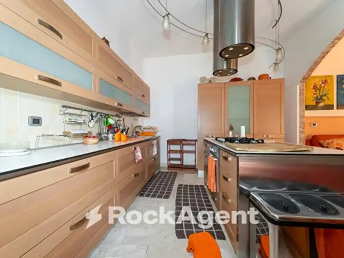 Casa con 5 locali in vendita in Via Santa Barbara, Catania