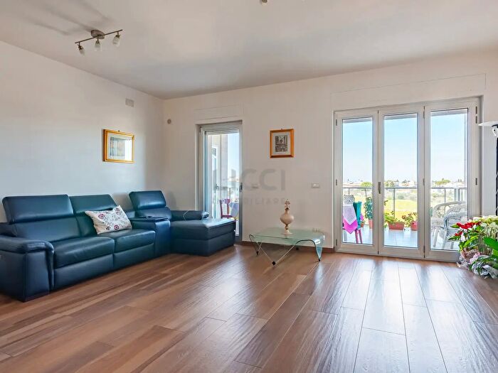 Appartamento con 9 locali in vendita in Via Papa Giovanni XXIII, Castellana Grotte