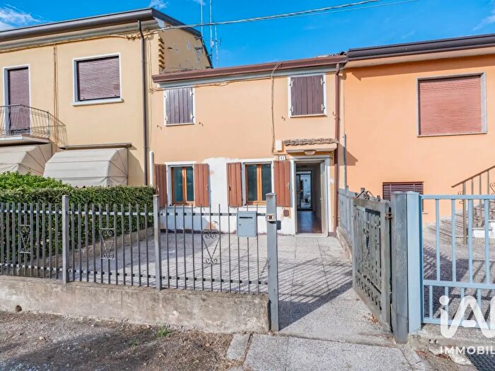 Casa quadrilocale in vendita in Via Mezzavilla, Ariano Nel Polesine