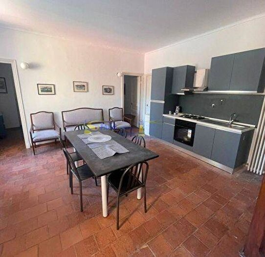 Appartamento trilocale in affitto in Vico Della Passerella, Centro Città, Ventimiglia