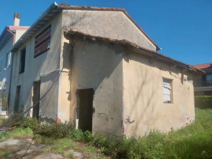 Casa con 10 locali in vendita in Massarosa