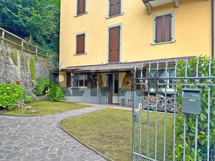 Appartamento quadrilocale in vendita in Via Giacomo Quarenghi, Rota D'Imagna