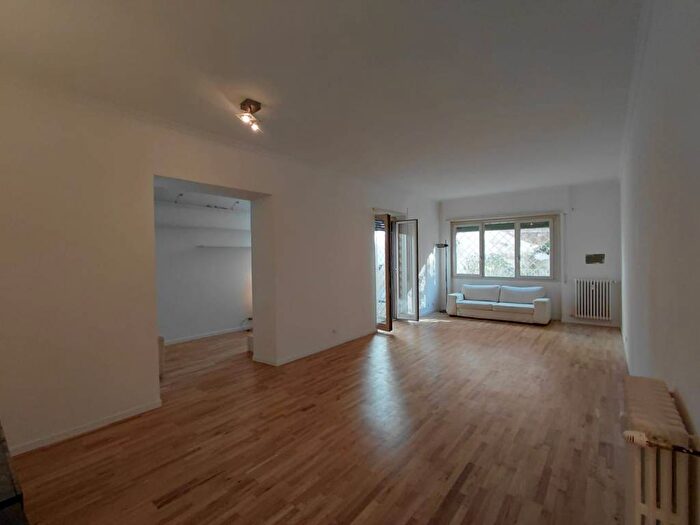 Appartamento quadrilocale in affitto in Via Teodosio Macrobio, Balduina, Roma