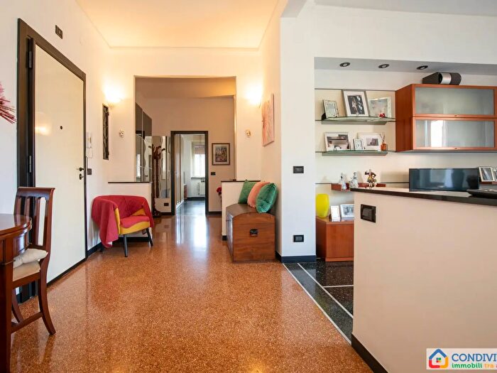 Appartamento con 6 locali in vendita in Via Brigata Salerno, Genova