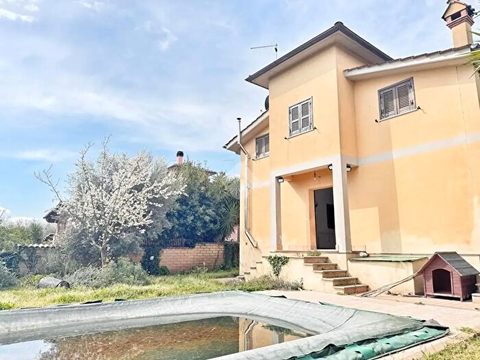 Casa con 6 locali in vendita in Via dei Sambuchi, Anguillara Sabazia