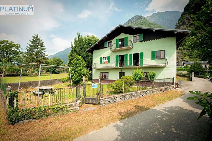 Casa con 15 locali in vendita in Via Bozzetti, Mergozzo